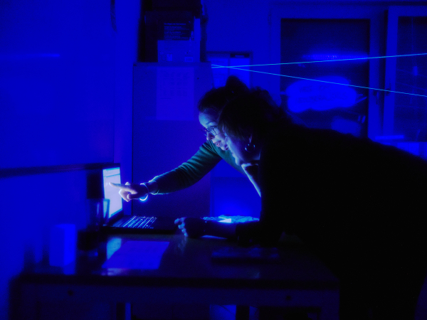 (ZU)FLUCHT RÄUME der junge Migrantinnen*