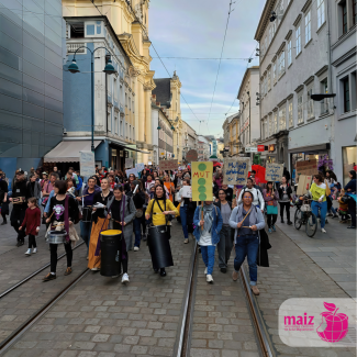 Frauen* markieren auf die Straße
